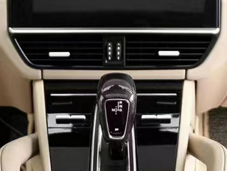 Внутренняя дверная ручка из карбонового волокна для Porsche Cayenne