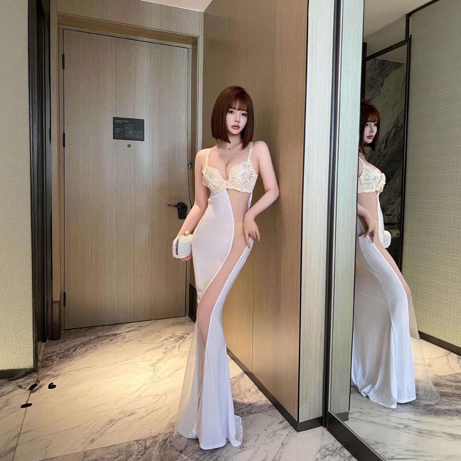 

Elegant Fishtail Mesh Gown with Padded Push-up Bra for Runway or Spa Show M with 34B cup белый