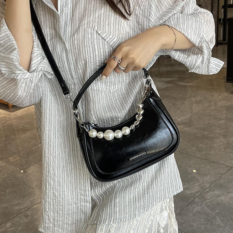 

Popular underarm bag women s summer new fashion small square bag simple texture shoulder women s bag tide чёрный