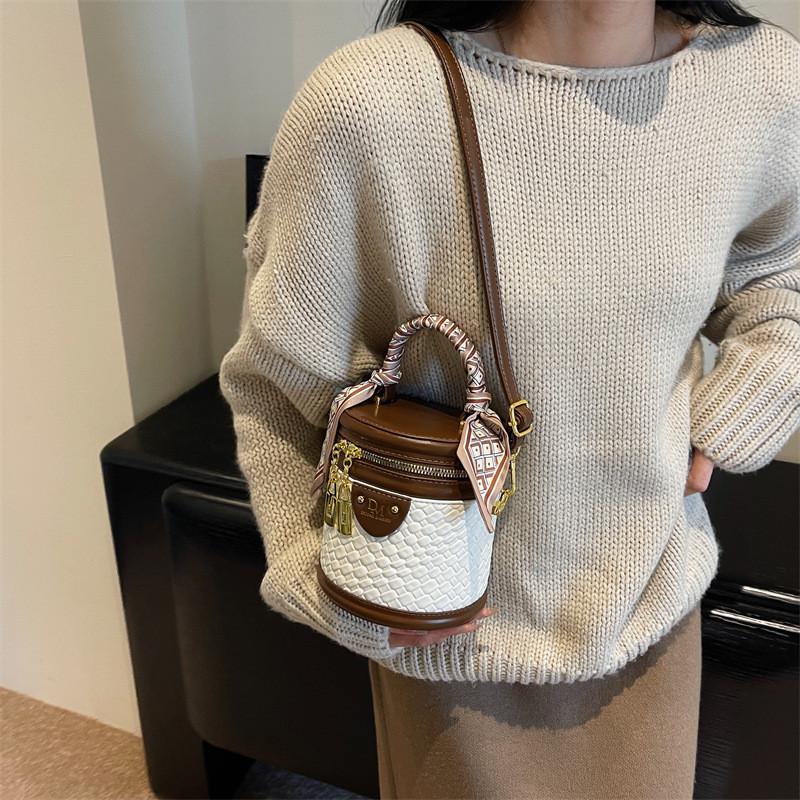 Fashionable Bucket Bag For Women 2023 New Autumn Winter High-end Weave Single Shoulder Crossbody Bag