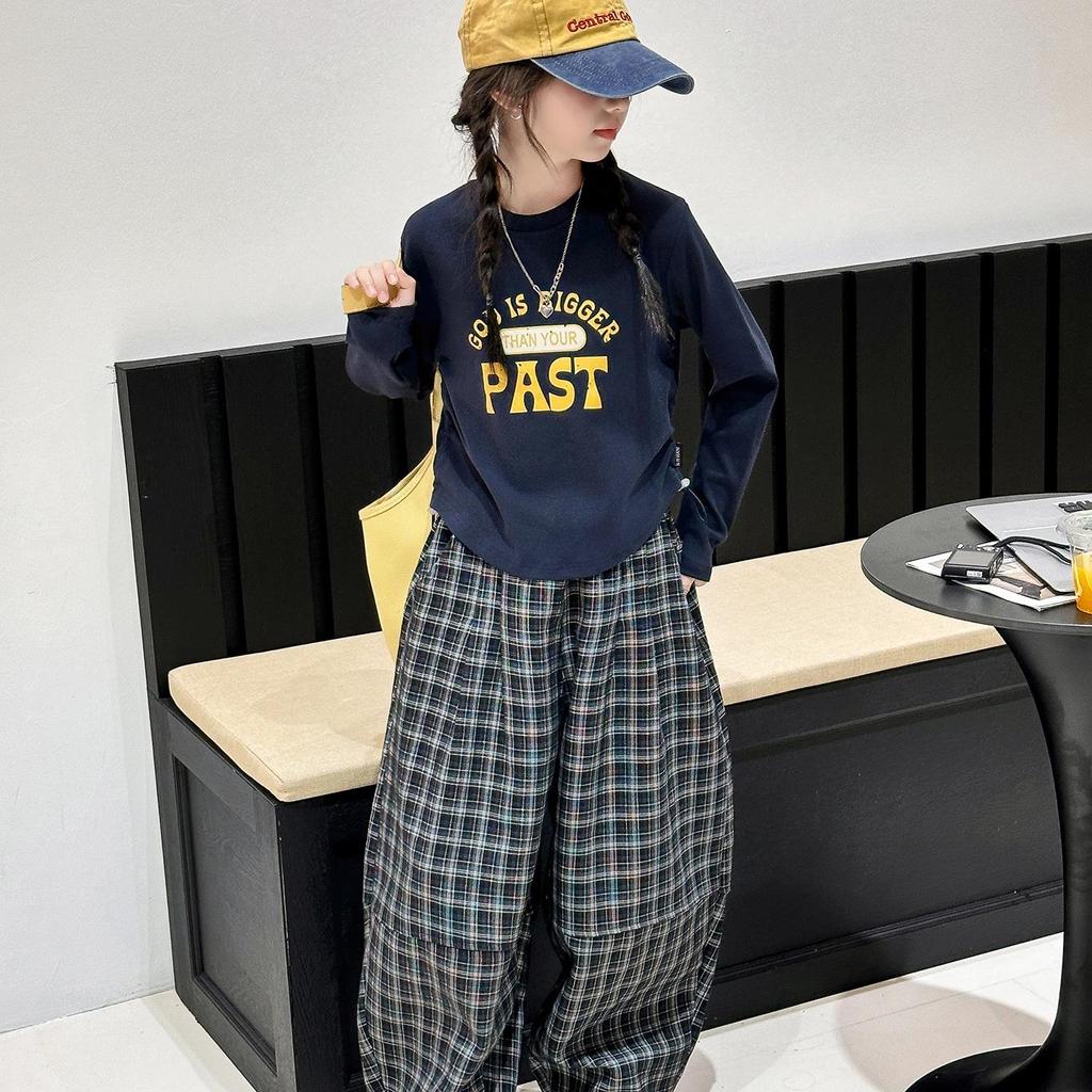 Sportliches zweiteiliges Mädchenset Herbst 2025: Buchstaben Kordelzug T-Shirt & Karierte Hose (Größe 7)