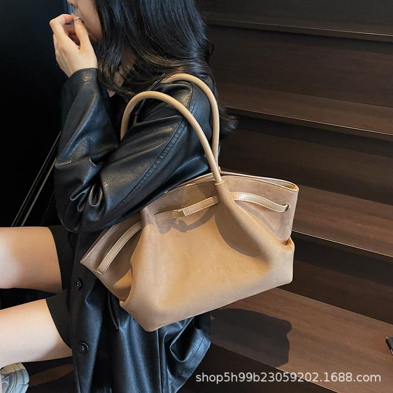 Fashion large-capacity underarm bag women's new commuter handbag high-end versatile shoulder tote bag