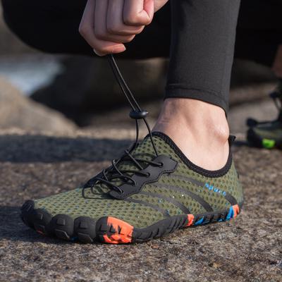 Chaussures de Plage Pieds Nus pour Homme Respirantes Chaussures de Sports Nautiques pour Femme Séchage Rapide Bord de Mer Piscine Natation Chaussures Aqua