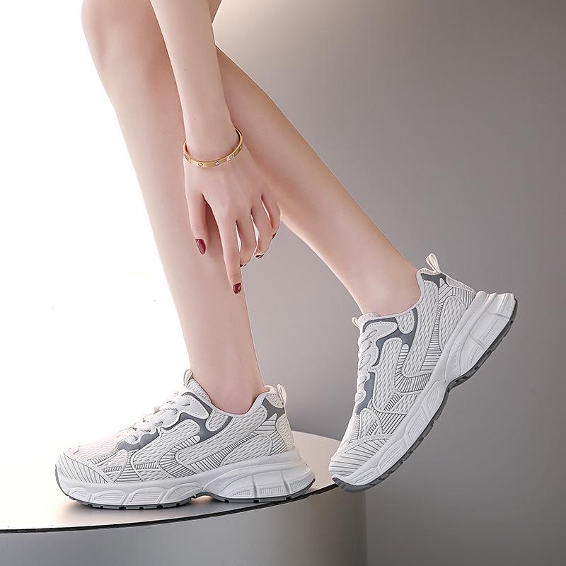 Women's Dad Shoes 2025: Autumn Mesh Breathable Casual Lightweight Running Sneakers with Thick Soles for a Smaller Foot Look