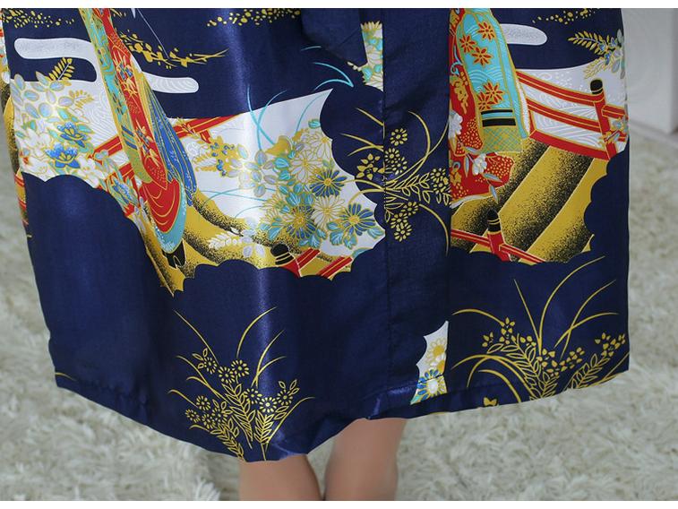 Εξαιρετικά Μακρύ Γυναικείο Μεταξωτό Ρόμπα Γκέισας σε Φλοράλ Σατέν Σχέδιο