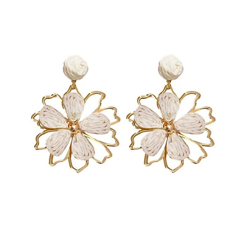 Seaside Vacation Wind Sunflower Stud Earrings Female Niche Design Exaggerated Earrings Beautiful Travel Photo Giant Piece Earrings