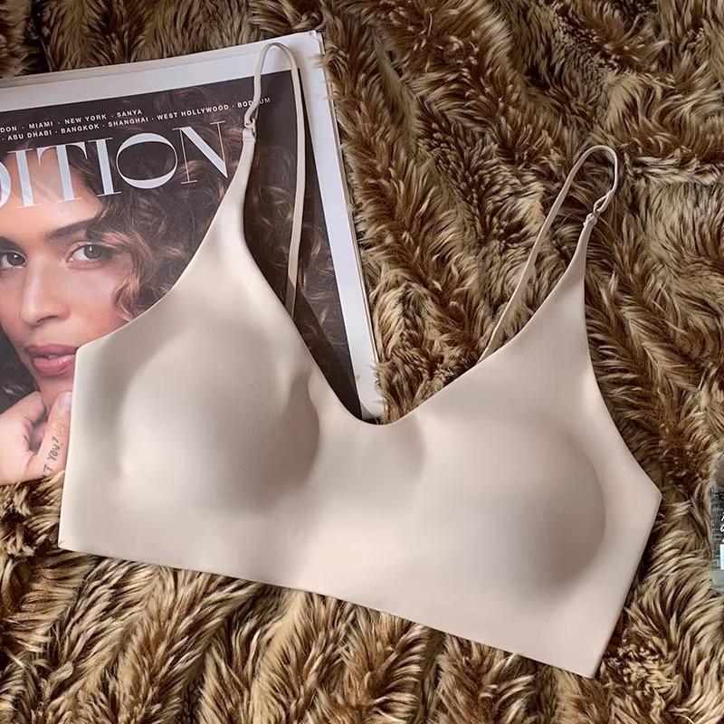 Naked feeling invisible skin-friendly small breasts gather non-marking liquid foundation, cross beautiful back, close sub-breasts, anti-sagging bra
