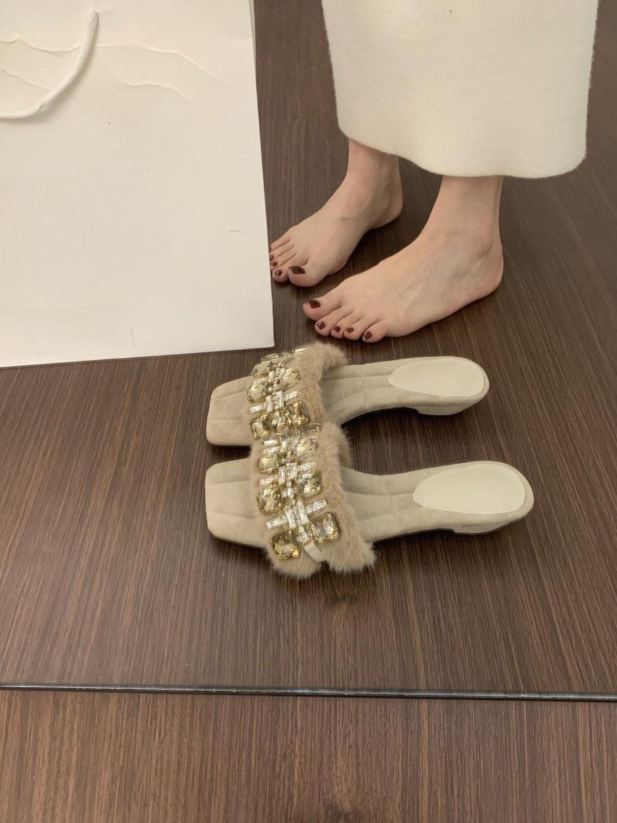 

French high-end rhinestone word with open-toed fluffy slippers for women to wear autumn and winter new cotton shoes that are not tired of feet 40 абрикосовий