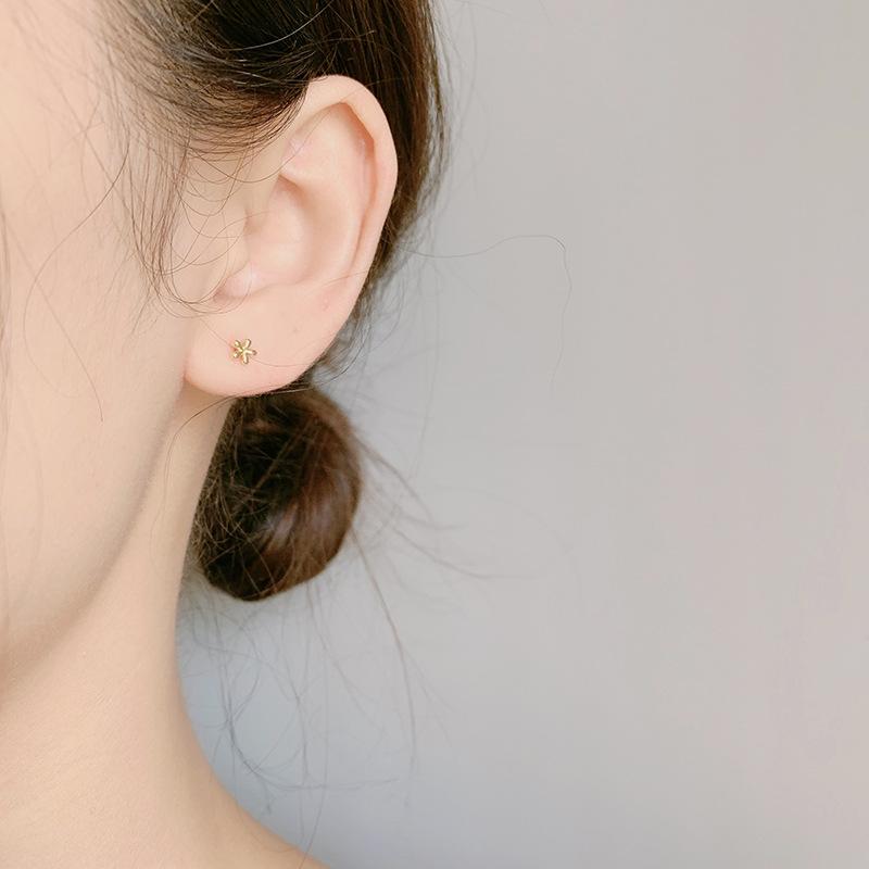 Minimalist Tiny Flower Stud Earrings For Women Summer Hypoallergenic Screw Back Dainty Elegant Jewelry