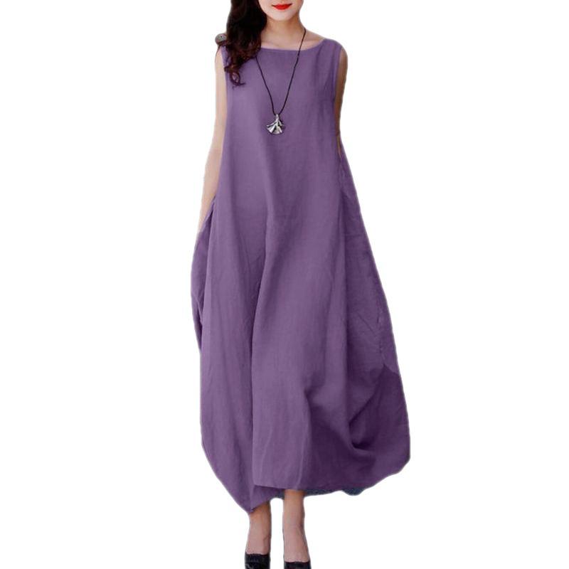 Chic Sleeveless Round Neck Dress with Side Pleat Pockets - Spring/Summer 2023 Collection.