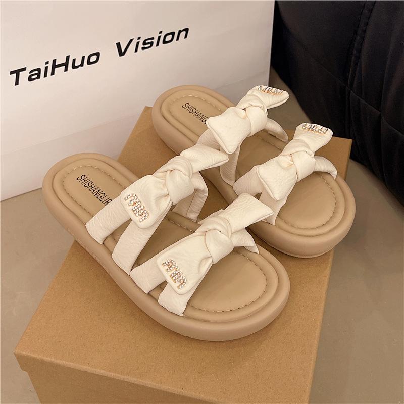 Slippers Women's 2025 New Summer Wear Fashion Flat Bottom One Word Cool Slippers with Skirt Stepping On Shit Soft Bottom Explosion