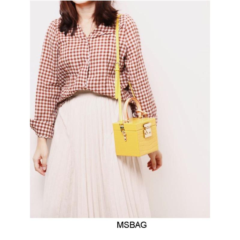 

Genuine Leather Women s Bag 2025 New Retro Square Brand Design Sense Fashionable Hand-held Crossbody Box Bag Trend 13x13x14cm