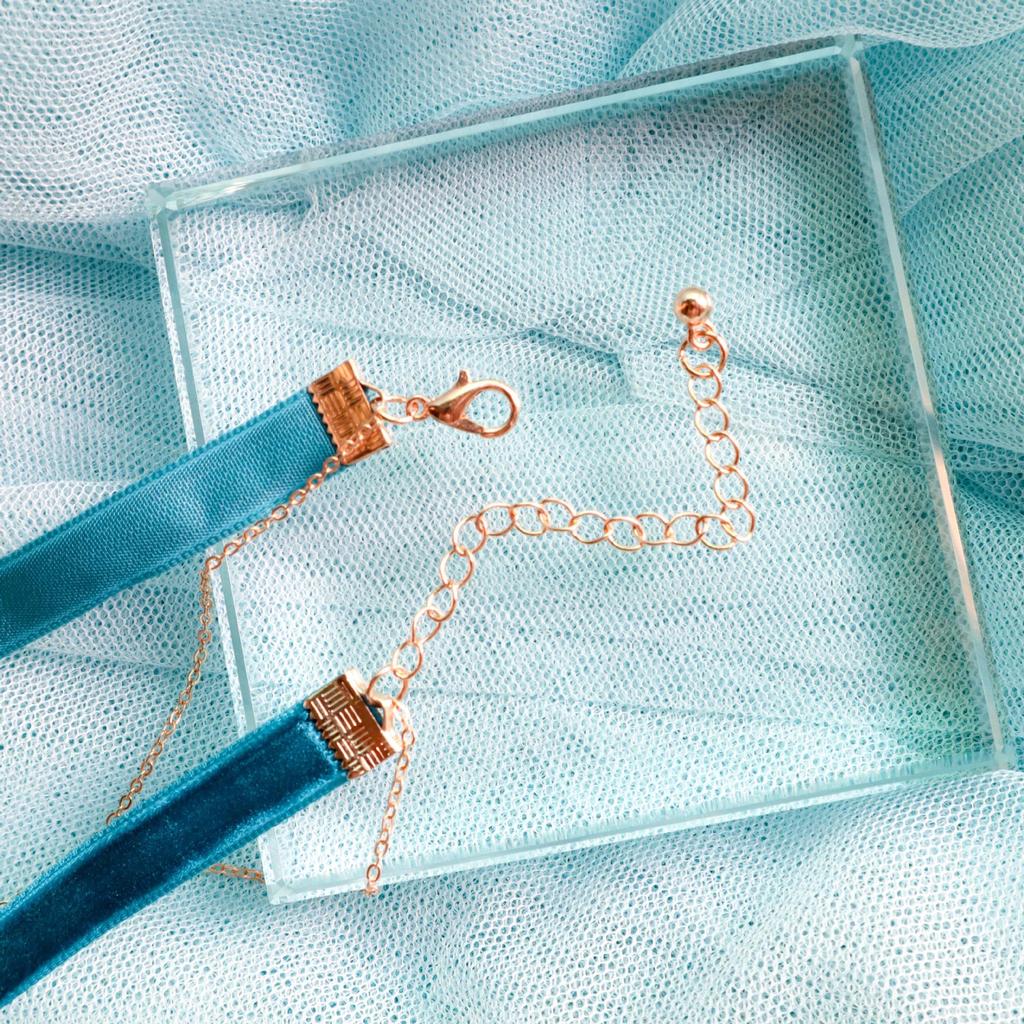 Náhrdelník choker s přívěskem sněhové vločky ve stylu Frozen pro ženy