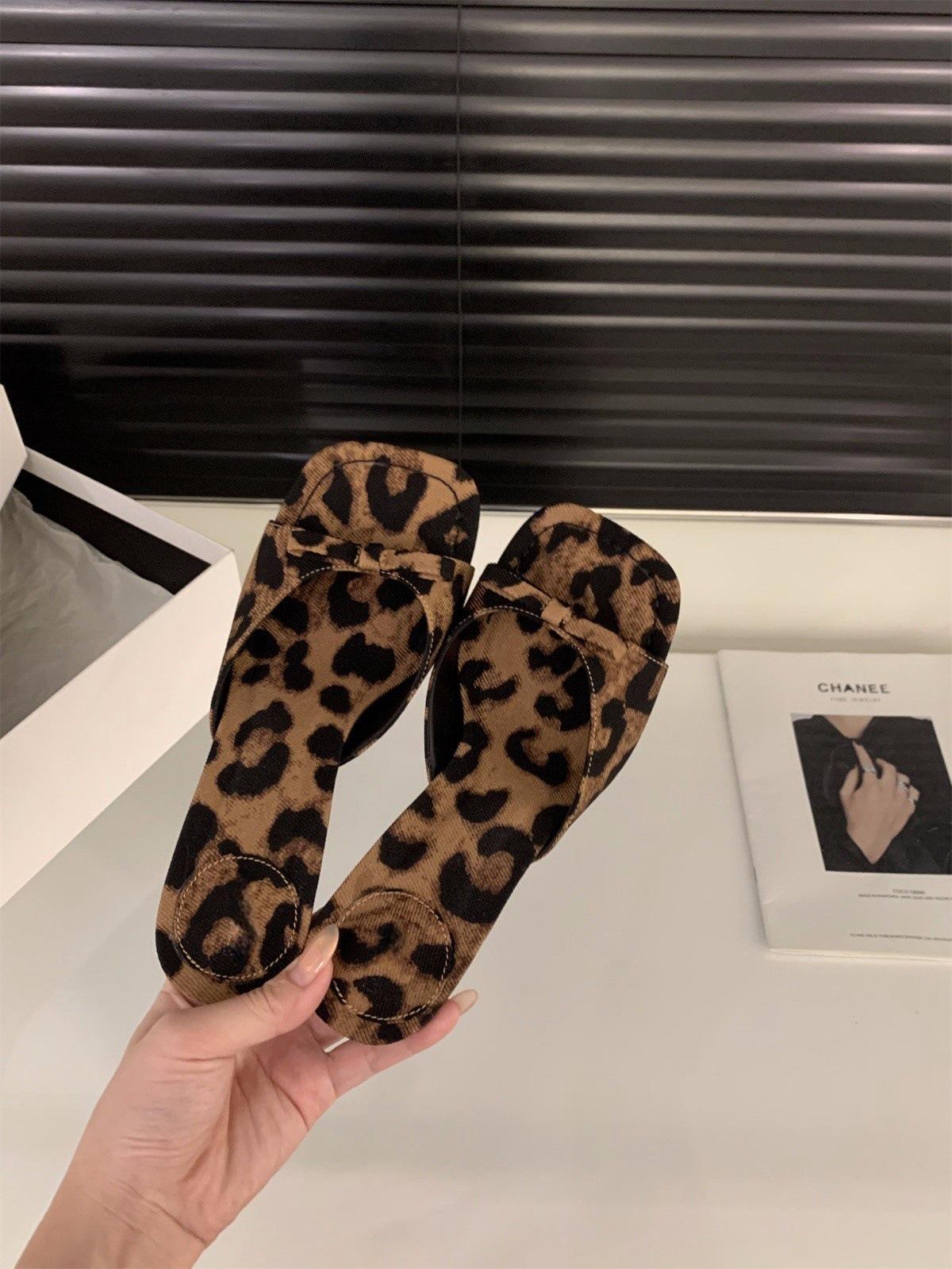 

Niche leopard print high-heeled slippers women s shoes fashion wear 2025 new summer temperament small sandals 40 леопард друку кольору