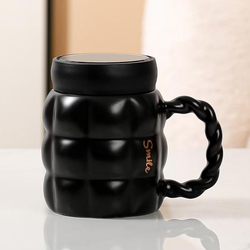 

Ceramic mug with lid, male and female couples home office coffee cup, high value black and white mirror cover water cup 401-500ml