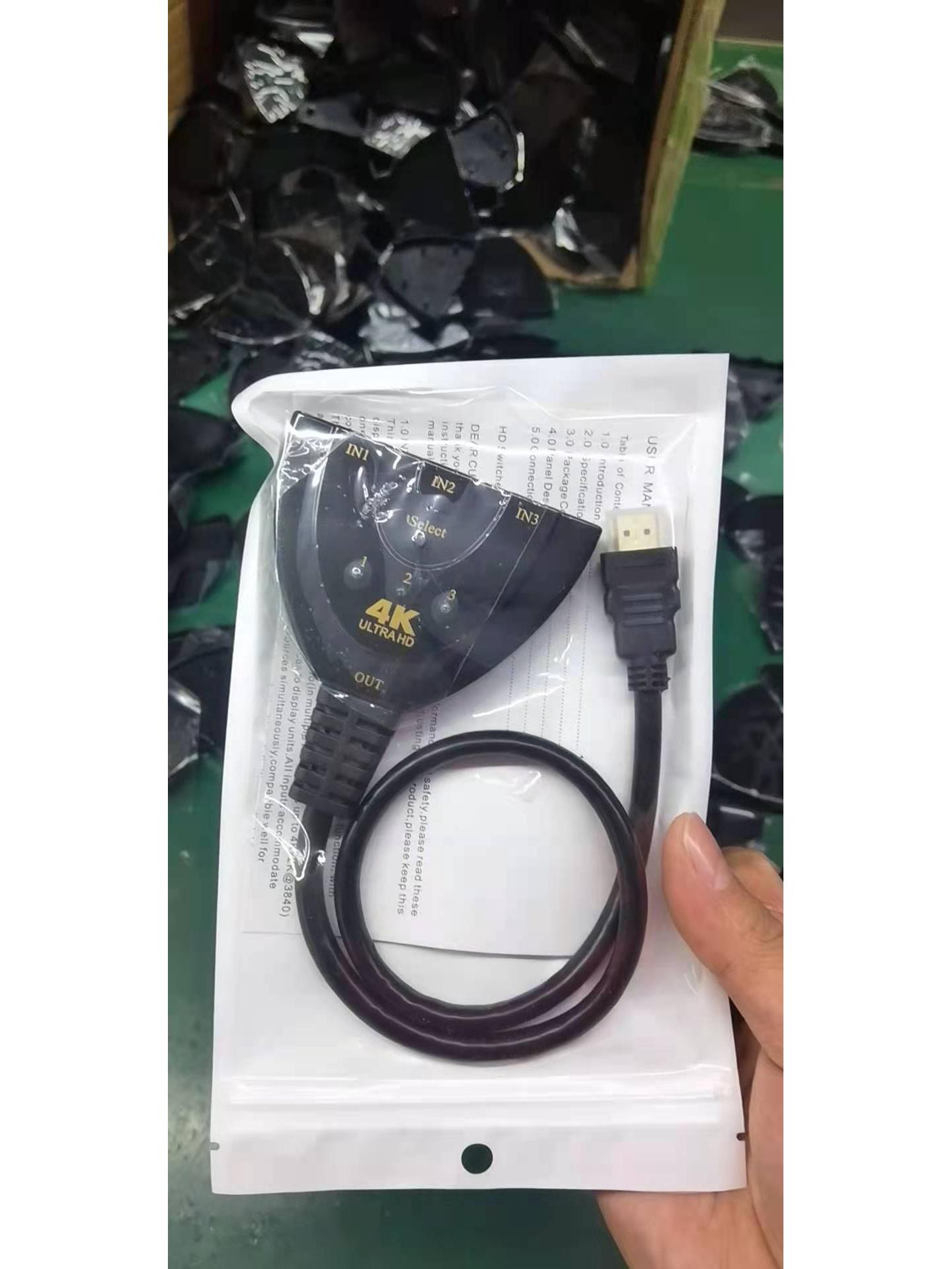 

Переключатель HDMI 4K 3 входа 1 выход с пигтейлом чёрный