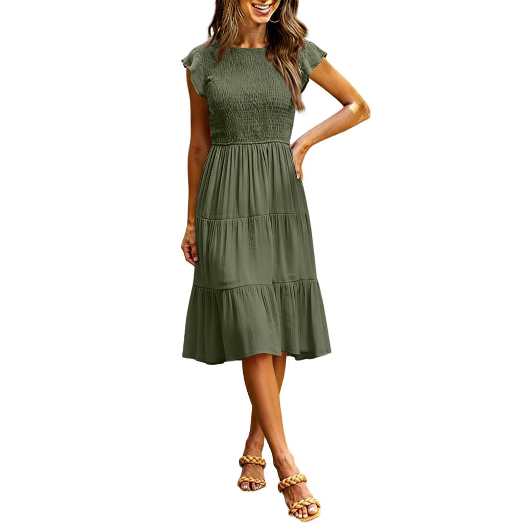 Lässiges und stilvolles farbiges gerafftes kurzärmeliges Kleid für den Weg zur Arbeit