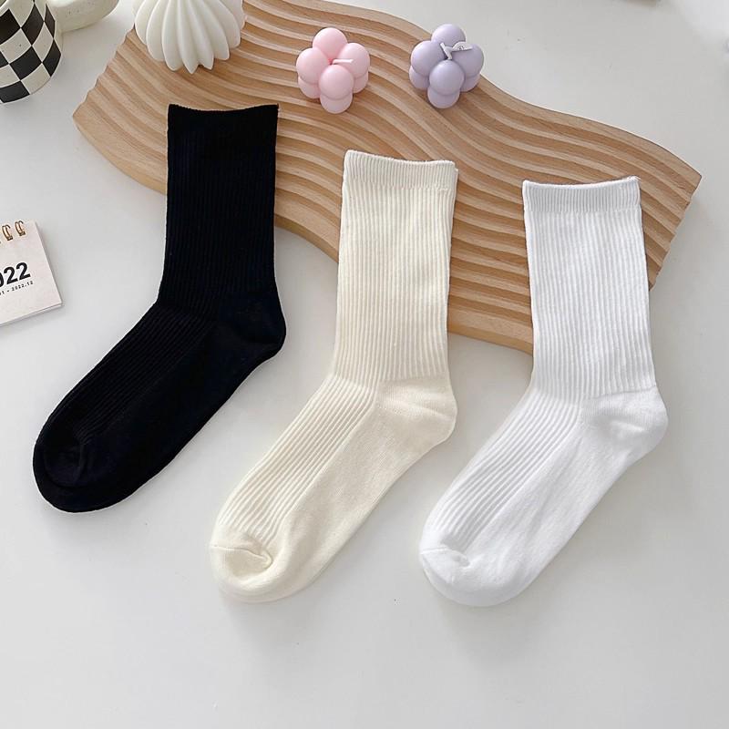 Damen Milchweiß Grobstrick Mittellange Socken mit Vertikalen Streifen, Schlankmachende Doppelnaht, Japanischer JK-Stil.