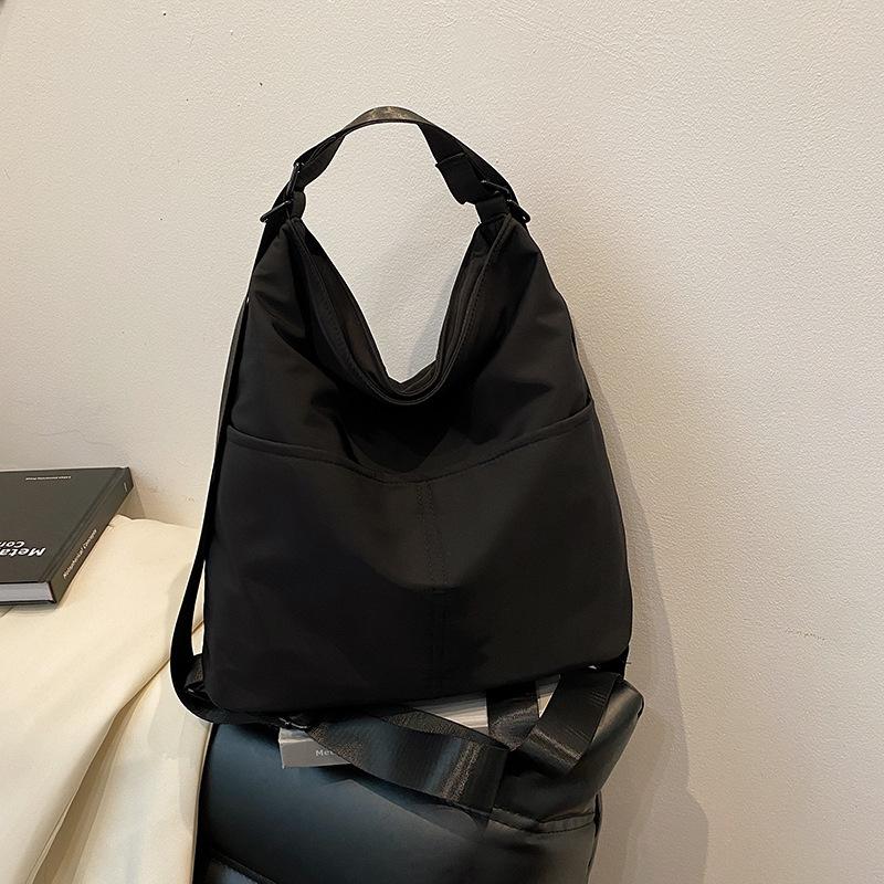 

Simple Nylon Shoulder Bag for Women s Commuting, Large Capacity Crossbody Bag, Multi Purpose Backpack for Women s Fashion Underarm Bag чёрный