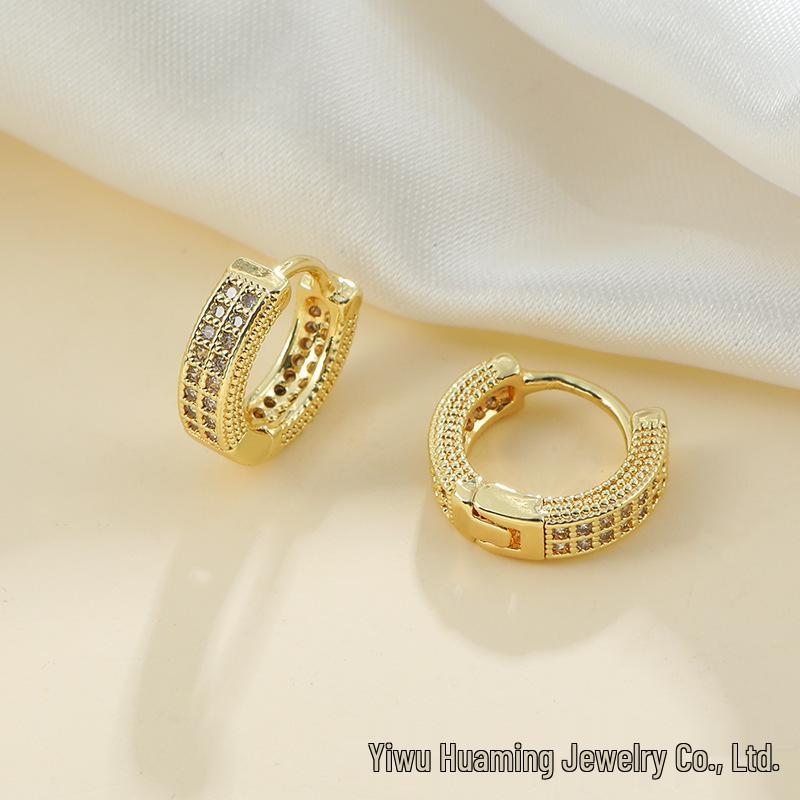 Stylish Gold Circle Ear Cuffs - Light Luxury Jewelry for Trendy Women