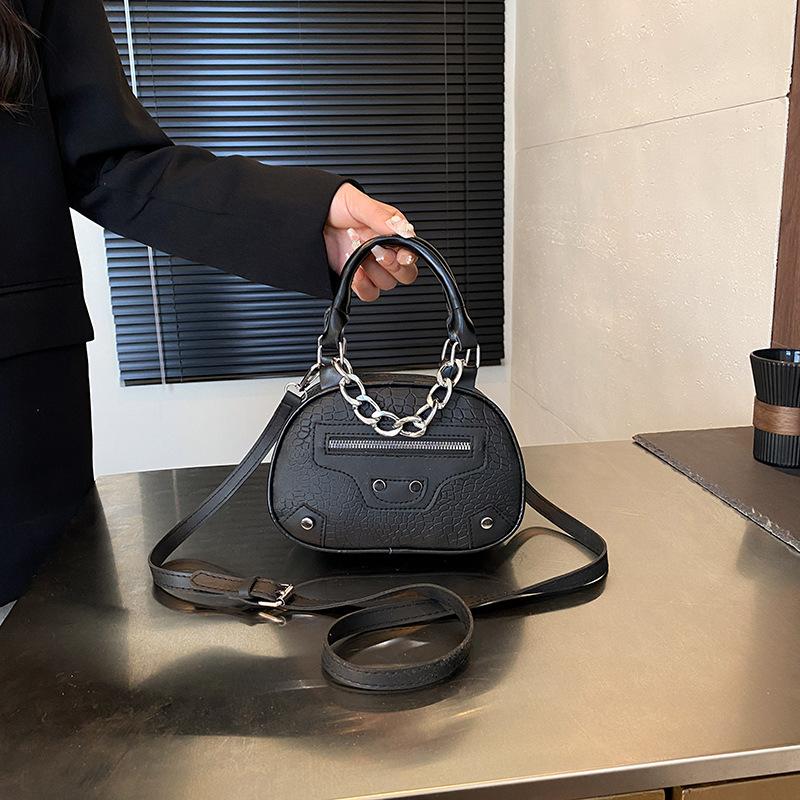 

Design sense trend niche versatile temperament handbag women s fashion spring new personalized casual messenger bag чёрный