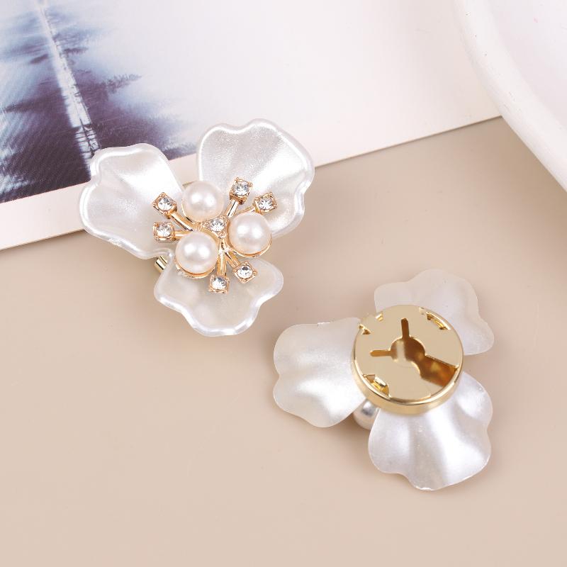 

2pcs Shirt Button Covers Floral Buttons Seamless Sewing Clip Decorative Shirts Dresses Fashion Button Clips Clothing Accessory
