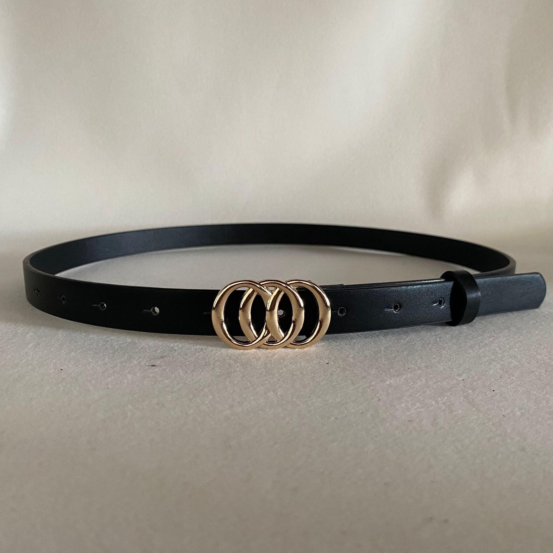 

Новый дизайн женского ремня — это нишевый корейский стиль, модный и универсальный полиуретановый ремень.. Хорошо сочетается с джинсами и повседневными брюками 100cm