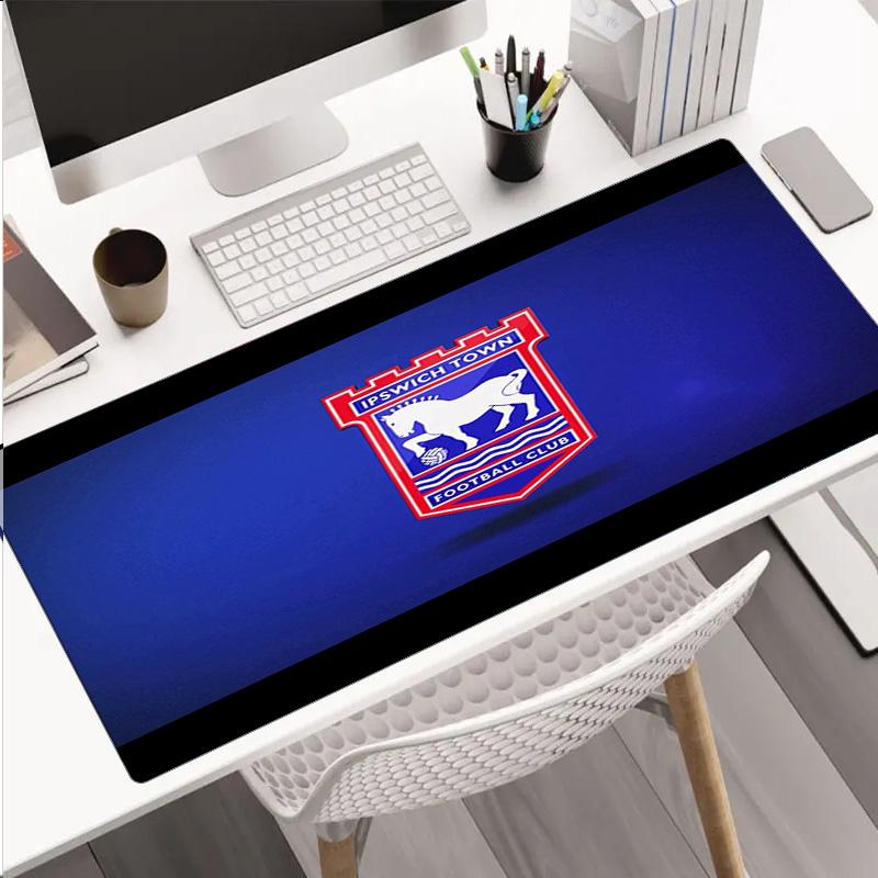 Tappetino per mouse con stemma dell'Ipswich Town Football Club, base in gomma, tappetino da scrivania per esports, tappetino per mouse per giocatori e uso in ufficio, scrivania da gioco, tappetino facile da pulire