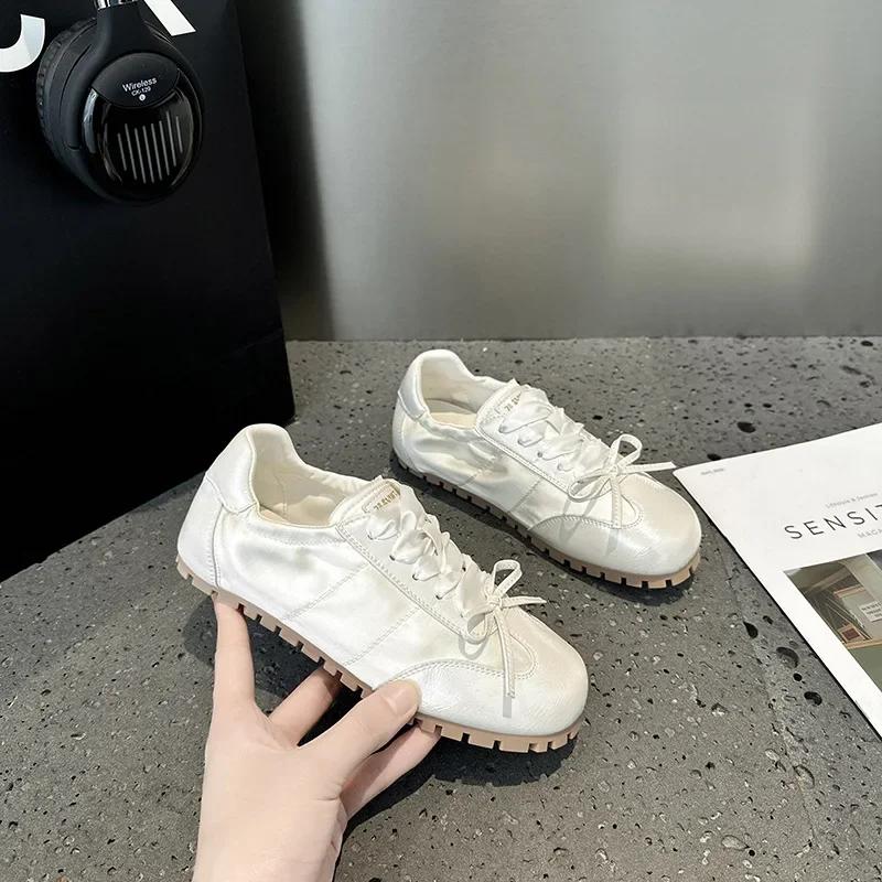 Fashion Women Ballet Flats Fashion Elegant Round Toe Cross Strap Ladies Comfort Street Style Soft Sole Ballerinas Shoes Zapatos Mujer