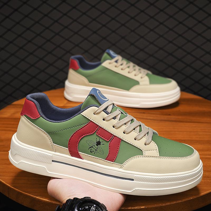 European New Shoes for Men Leather Casual Shoes Fashion Patchwork Flat Skateboard Shoes Youth Lace-up Sneaker