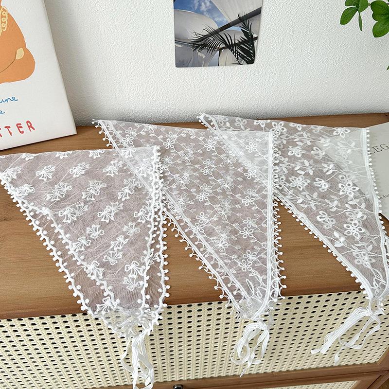 Retro Lace Scarf Hollow Triangle Neck Scarf for Women Girls Embroidered Lace Wrap Hair Wrap Floral Crochet Hair Bandanas