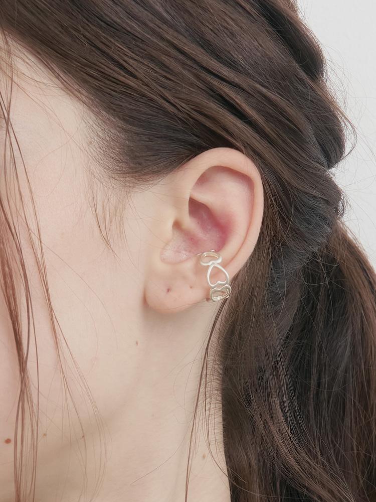 Sosoo Connected Heart Ear Cuff