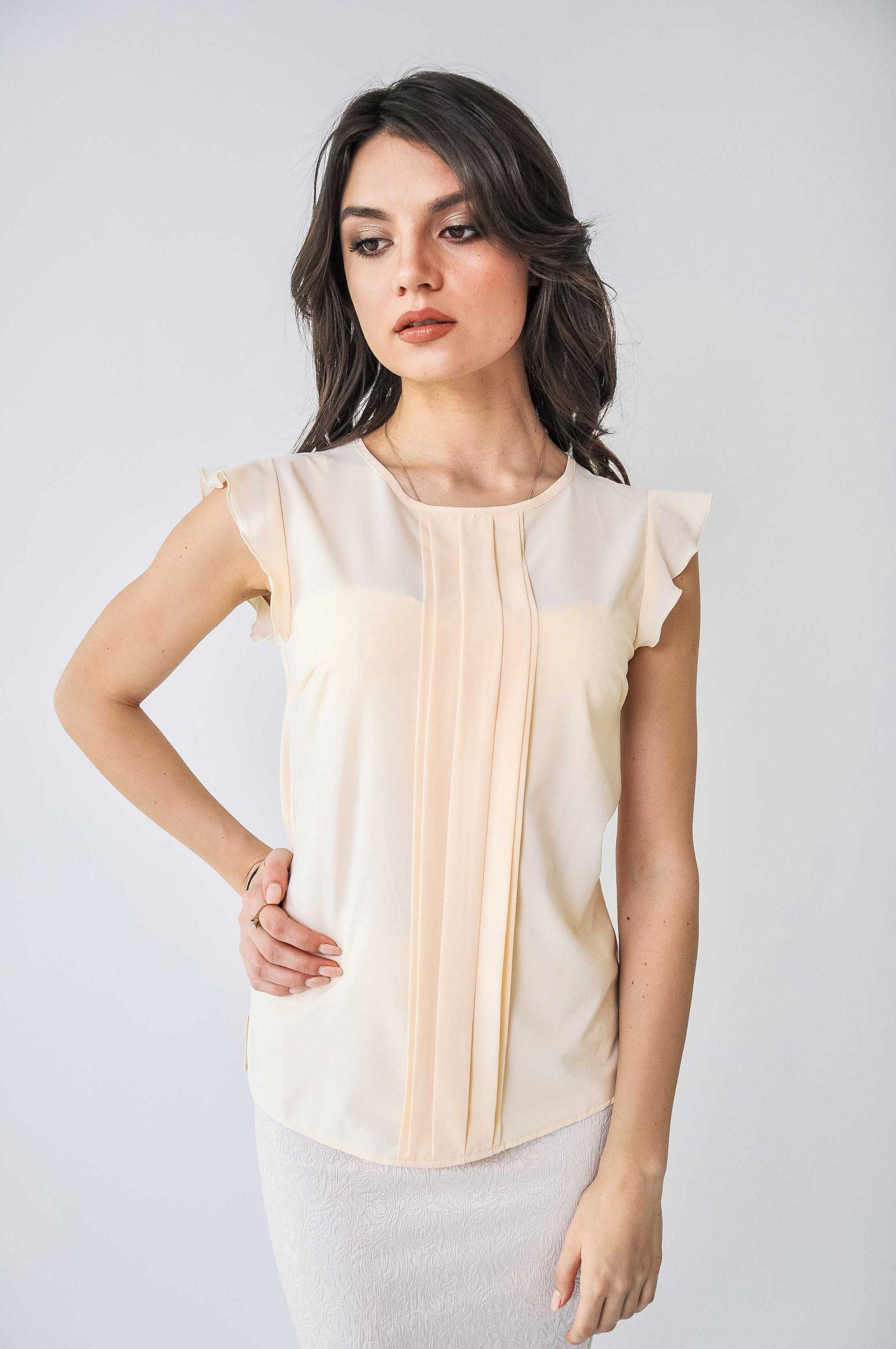 

Легка блуза з м якими складами попереду 42 листкове персикового кольору