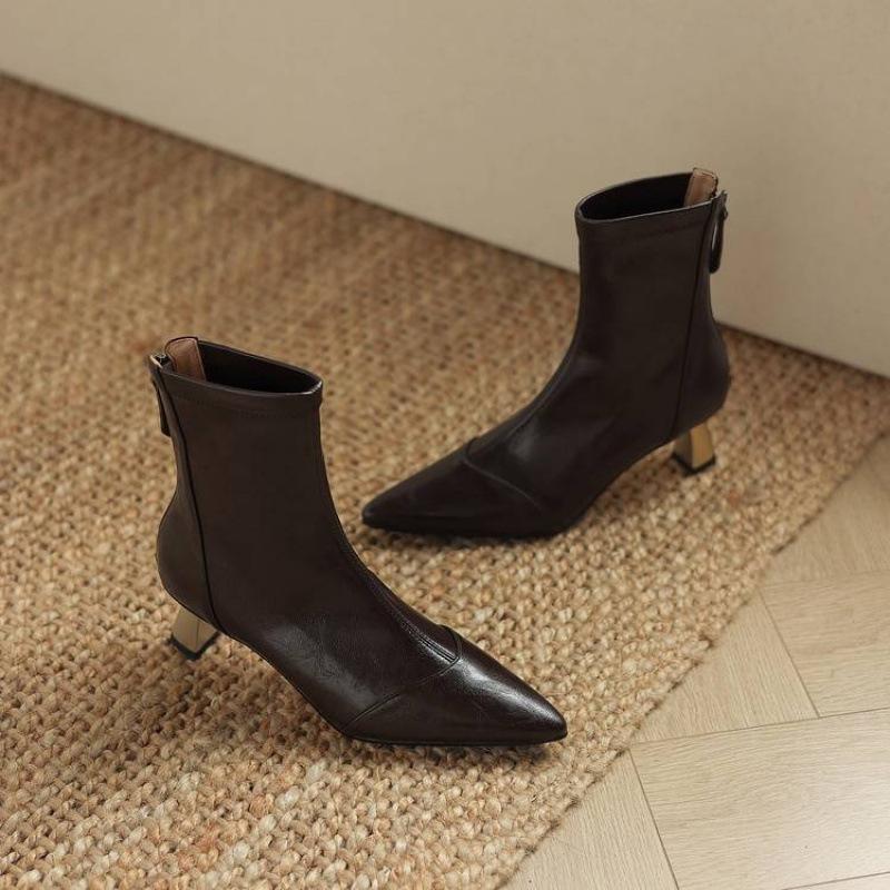 New Women's Solid Color Pointed Fashion Boots Leather High Heel Large Size Women's Boots Autumn and Winter Fine Heel Zipper Medium Boots
