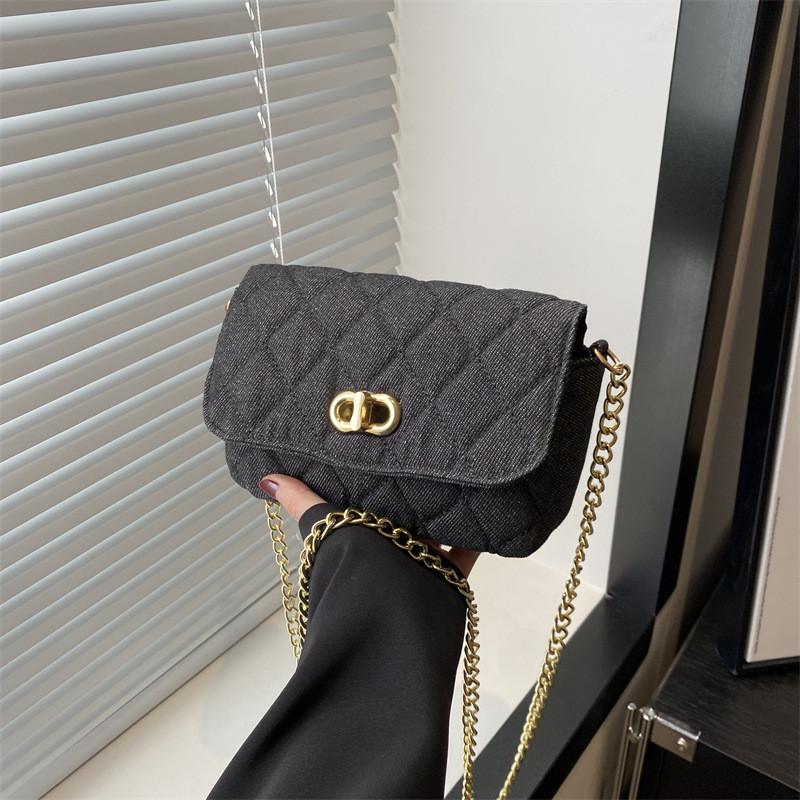 Trendige Damen-Kleinquadrat-Kettentasche für Frühling und Sommer Stilvolle Lässige Schulter-Crossbody-Handtasche