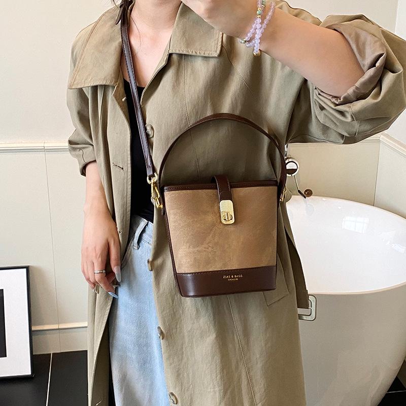 Retro casual texture contrasting color bucket bag 2025 autumn and winter new fashionable versatile simple portable shoulder messenger bag