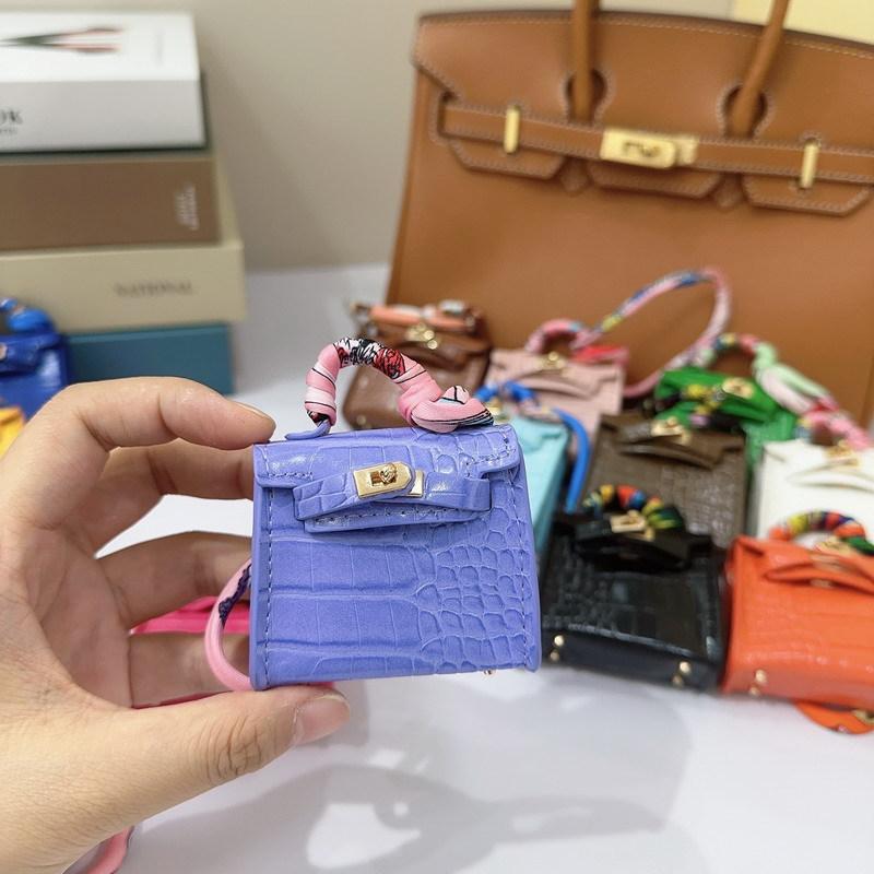 Mini Kelly bag pendant, crocodile pattern leather, cute miniature bag pendant, high-end car keychain, car pendant.