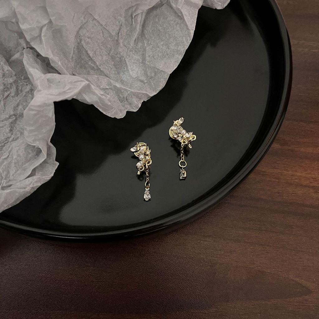 Pearl Mosquito Coil Disc Ear Clips: No-Pierce, Elegant French-Style Earrings for Women