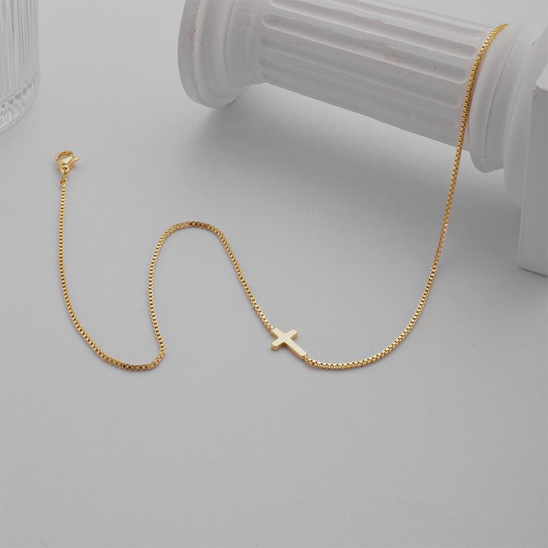 Fashionable Ins Style 14K Gold-plated Cross Necklace with A Simple and High-end Feel, Women's Light Luxury Collarbone Chain