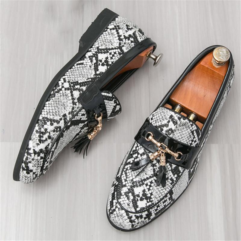 

Новые туфли кэжуал из лакированной кожи с острым носком и змеиным узором для мужчин, лоферы для вождения, обувь для свадебного платья и выпускного вечера, zapatos hombre 38