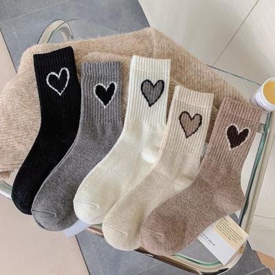 Süße Damensocken im koreanischen Stil, neue Neuheit, Herbst, lässig, Herz-Design, warme Wintersocken für Damen, Bodensocken für Mädchen, weich