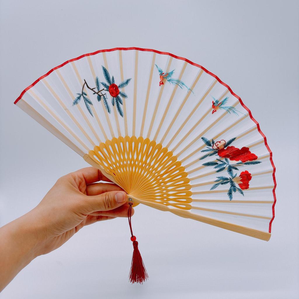 Hanfu Faltfächer im antiken Stil: Neuer chinesischer Design-Tanzfächer für Damen