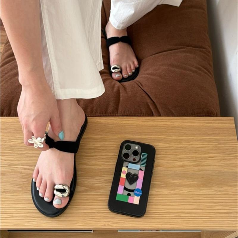 Fashion Fashion Metal Decoration Design Brand Flat Slipper Women Summer Sexy Clip Toe Flip Flops Cozy Soft-sole Faux Suede Beach Sandals