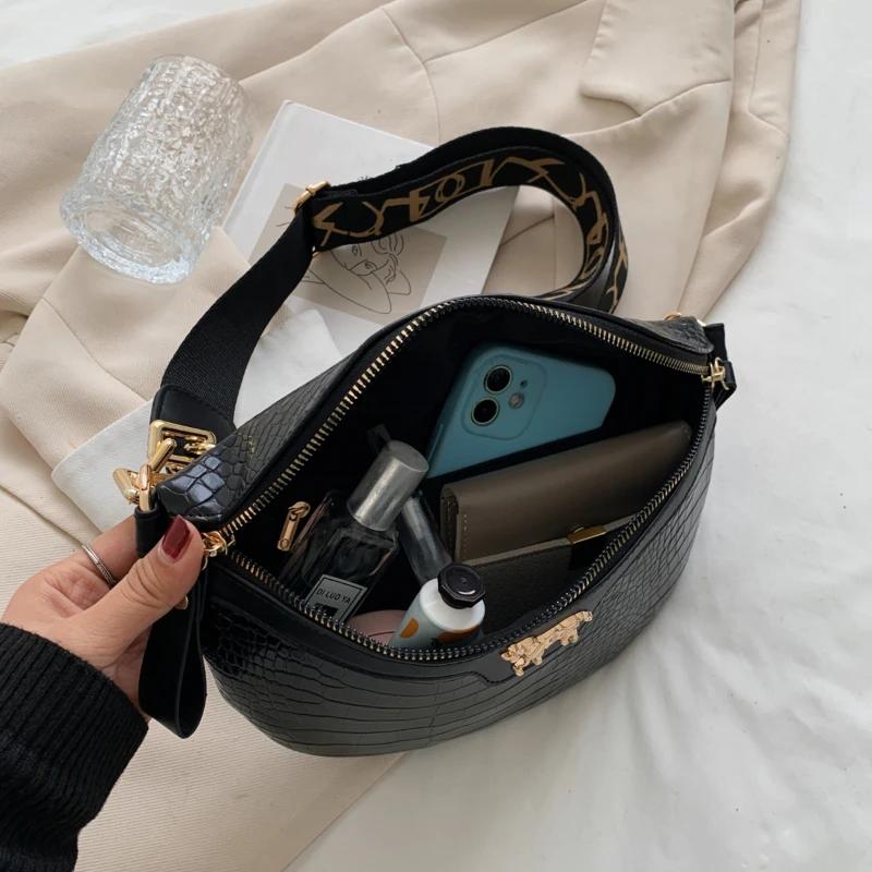 The New Simple Fashion Mini Breast Pocket Outdoor Leisure Bag Multi-function Large Capacity Storage Bag Mobile Phone Bag