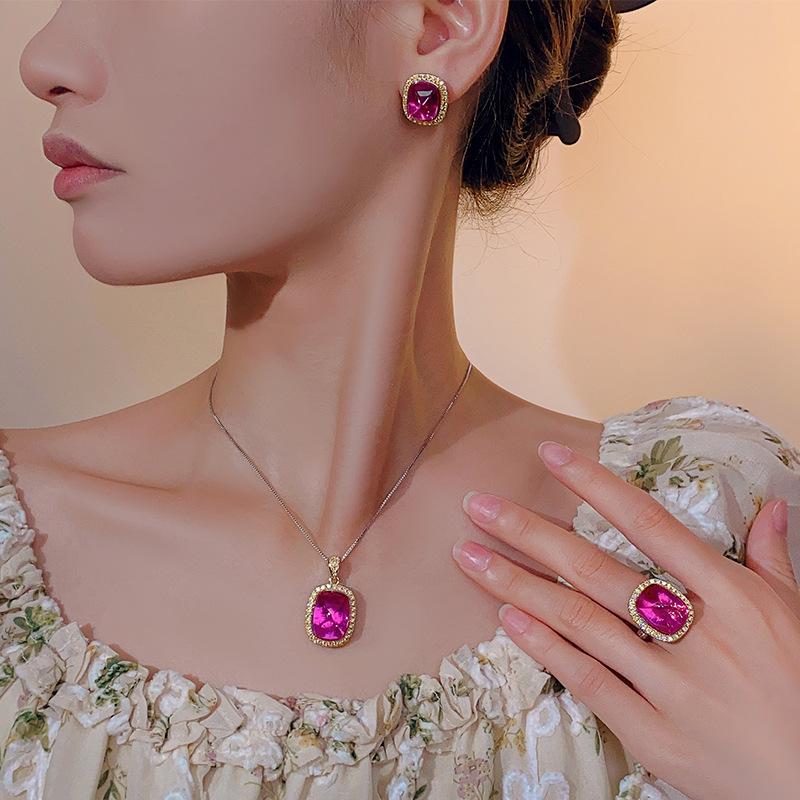 Autumn And Winter Jewelry Simulation Red Corundum Sugar Tower Retro Pendant Set 12 * 16-10 * 12