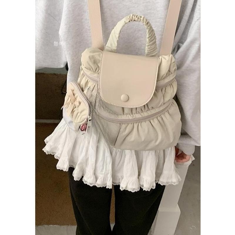 Ein trendiger und modischer plissierter lässiger Hand-Rucksack