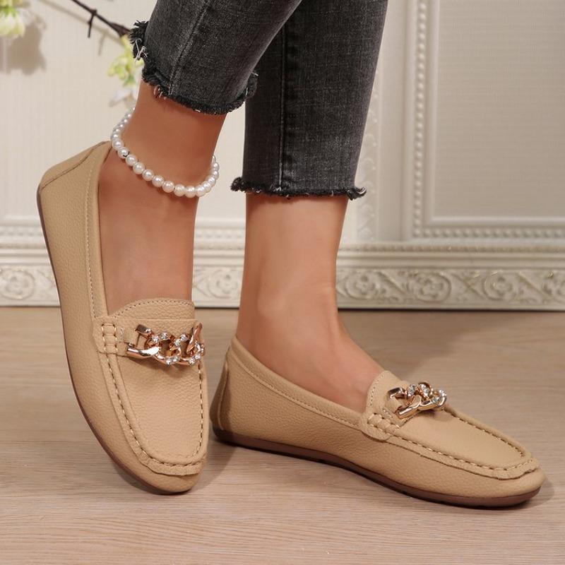 The New Flat Bean Shoes for Large-sized Moms Are Versatile and Comfortable with Soft Soles