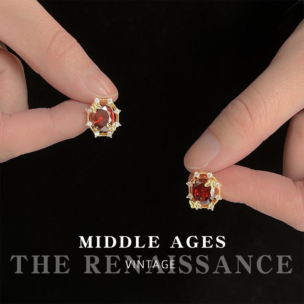 Винтажные серьги-гвоздики в виде бабочки с бордовыми цирконами Французские серьги дворцовый стиль премиальные серьги