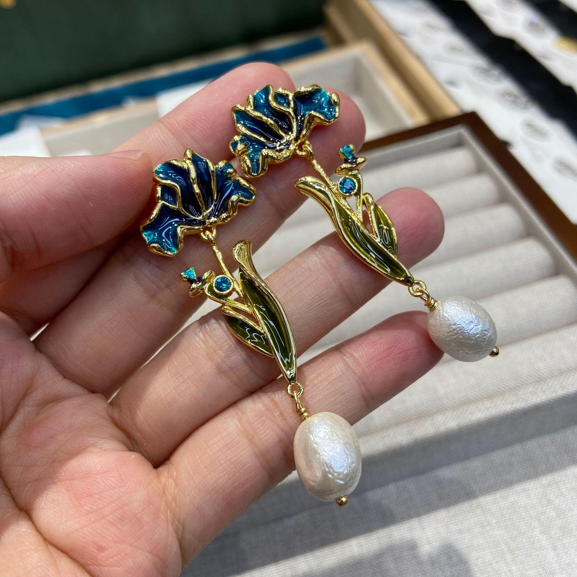 

Exquisite Painted Oil Blue Enchantress Enamel Rose Earrings Fashion Oil Drop Pearl Flower Earrings Earrings