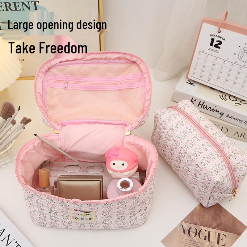 Large Capacity Quilted Floral Makeup Bag - Portable Cotton Toiletry Handbag with Cute Flower Design for Students